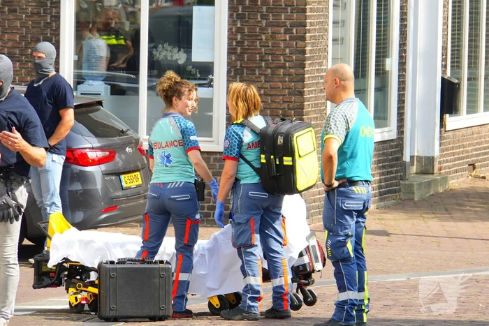 Arrestatieteam ingezet voor man op dak