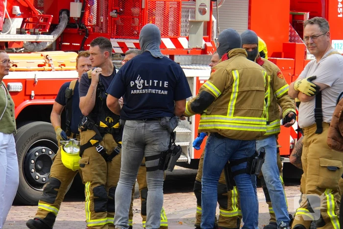 Arrestatieteam ingezet voor man op dak
