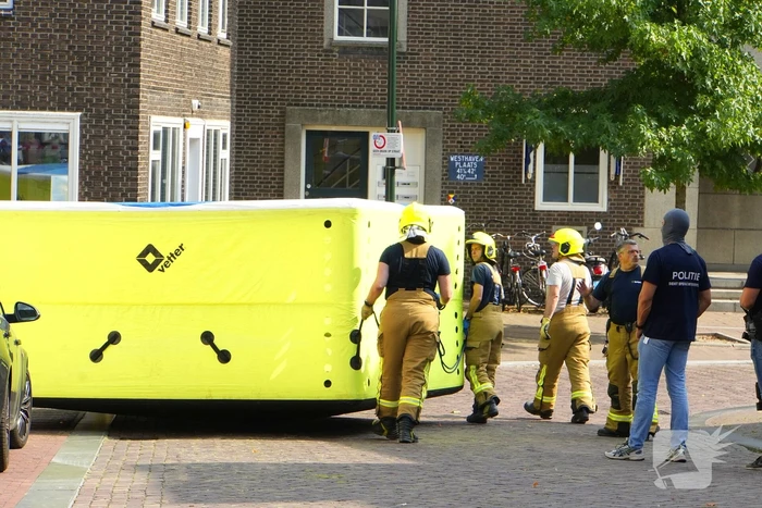 Arrestatieteam ingezet voor man op dak