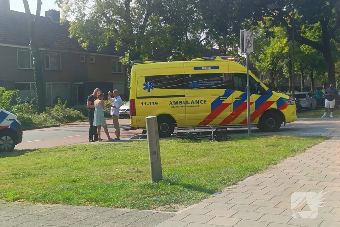 Automobilist botst met fietser