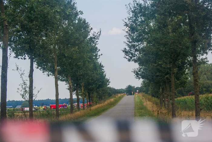 Frontale aanrijding tussen vrachtwagen en personenauto