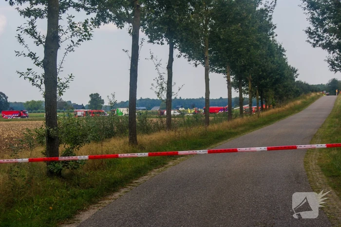 Frontale aanrijding tussen vrachtwagen en personenauto