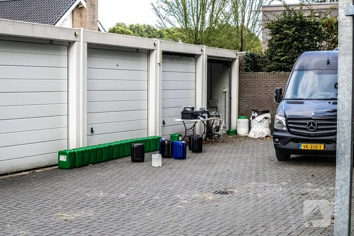 Politie ontdekt drugslab in garagebox