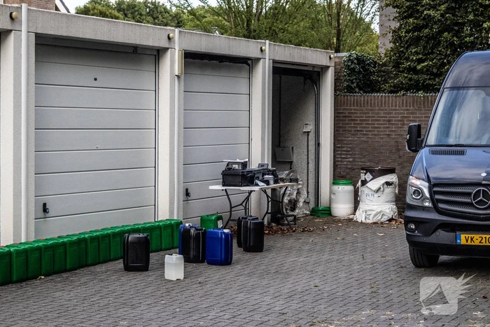 Politie ontdekt drugslab in garagebox