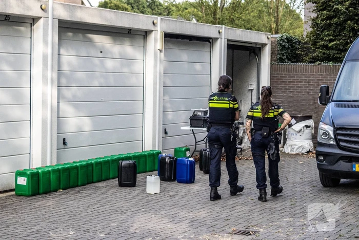 Politie ontdekt drugslab in garagebox