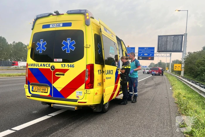 Auto zwaar beschadigd na ongeval op de snelweg