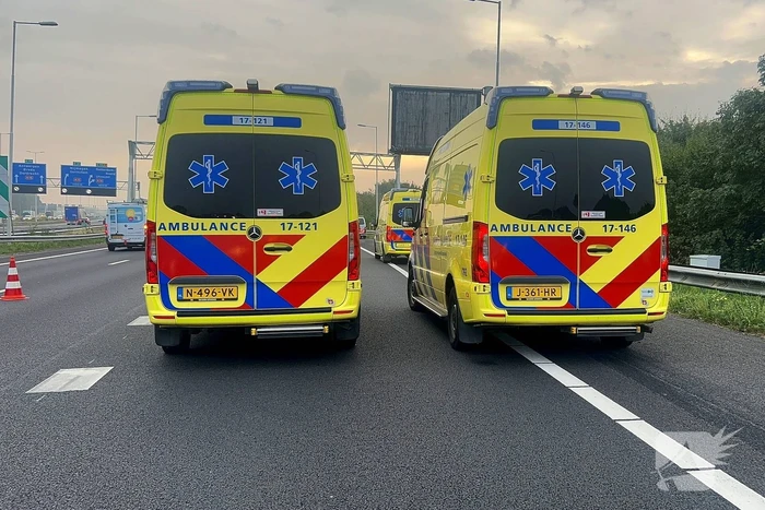 Auto zwaar beschadigd na ongeval op de snelweg