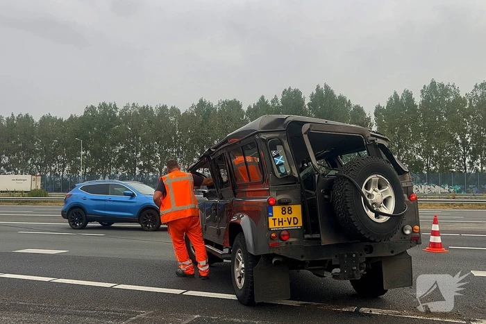 Auto zwaar beschadigd na ongeval op de snelweg