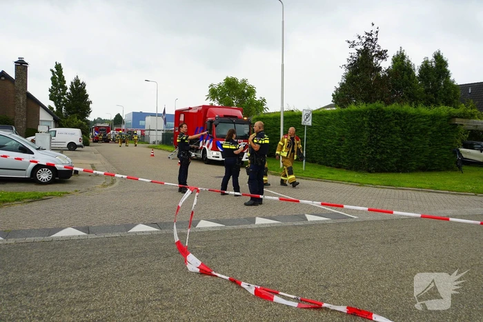 Rookontwikkeling bij zeer grote brand in loods
