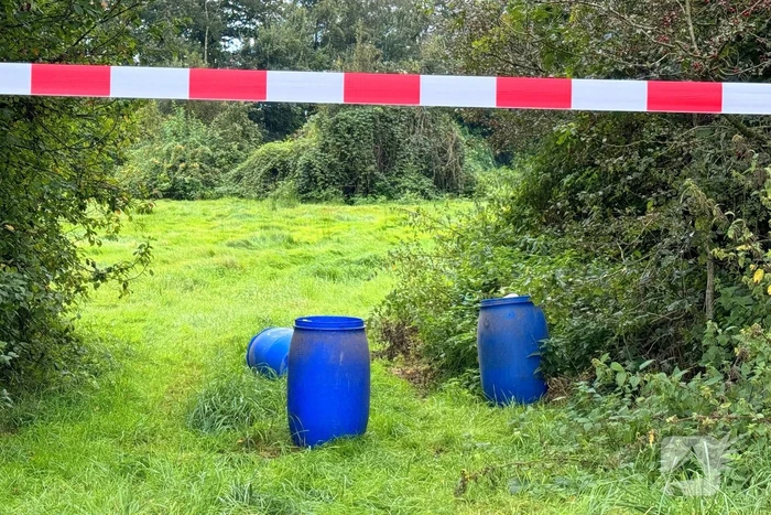 Vaten met onbekende stof aangetroffen
