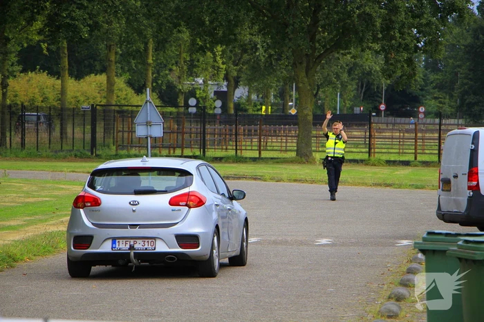 Politie houdt controle bij tankstation