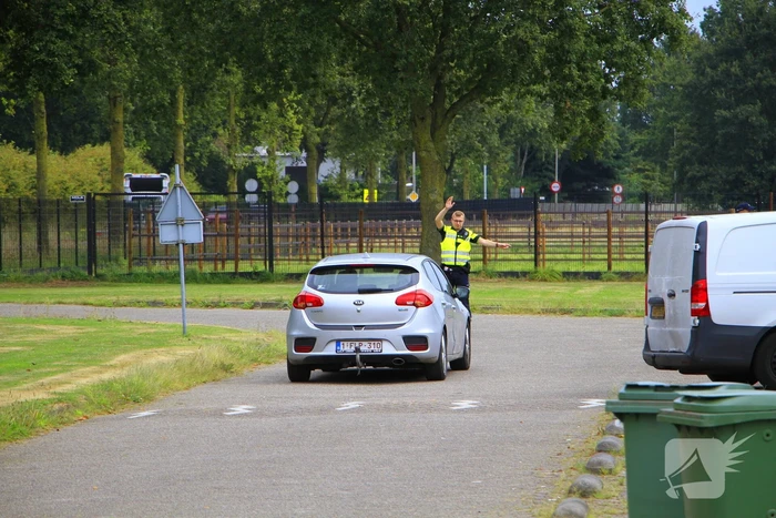 Politie houdt controle bij tankstation
