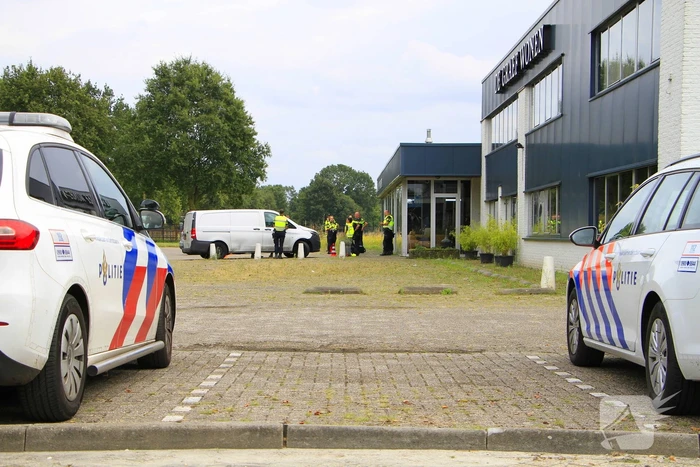 Politie houdt controle bij tankstation