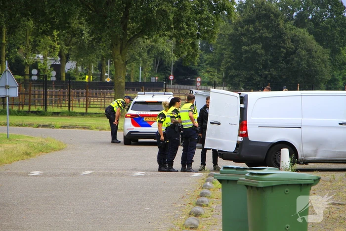Politie houdt controle bij tankstation