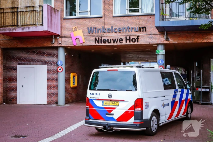 Politie zoekt man na verdachte situatie in winkelcentrum