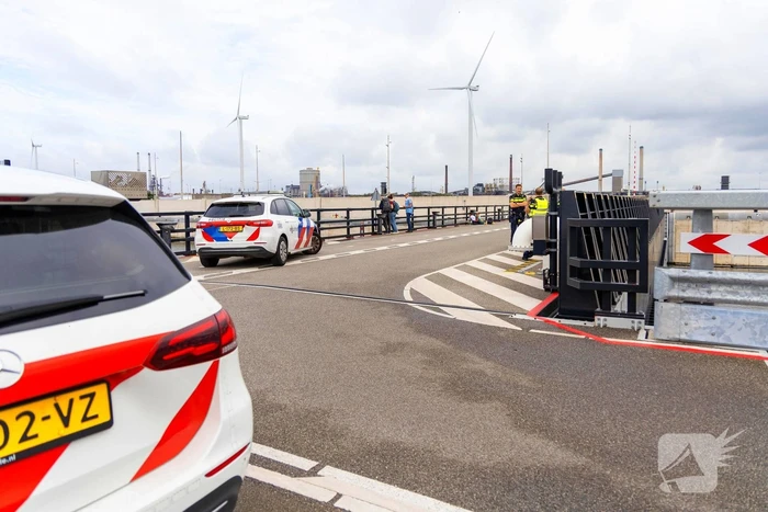 Extinction Rebellion blokkeert zeesluizen IJmuiden opnieuw