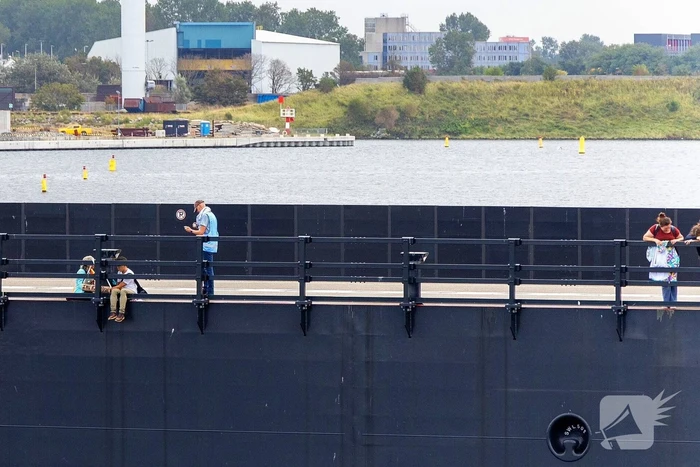 Extinction Rebellion blokkeert zeesluizen IJmuiden opnieuw