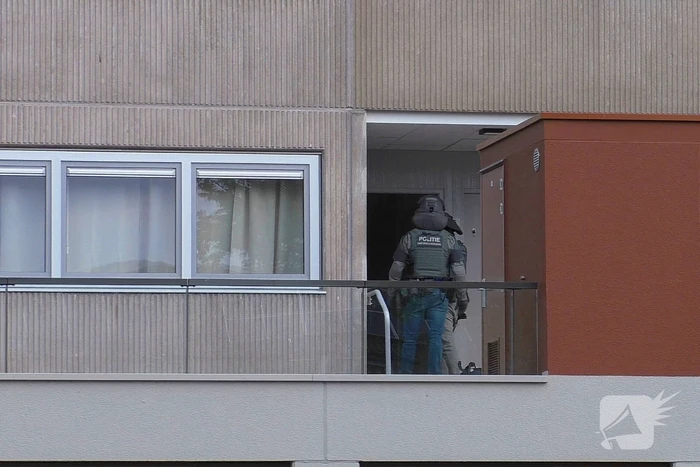 Arrestatieteam beukt woning open en arresteert verdachte