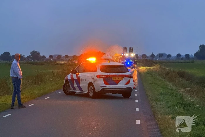 Pick-up vliegt in brand tijdens rit