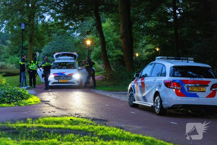 Grote politie-inzet na steekpartij in park