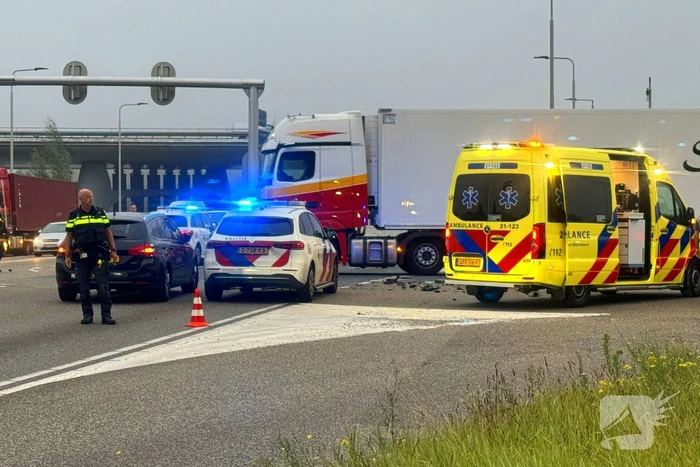 Ambulancedienst ingezet na ongeluk bij snelwegaansluiting