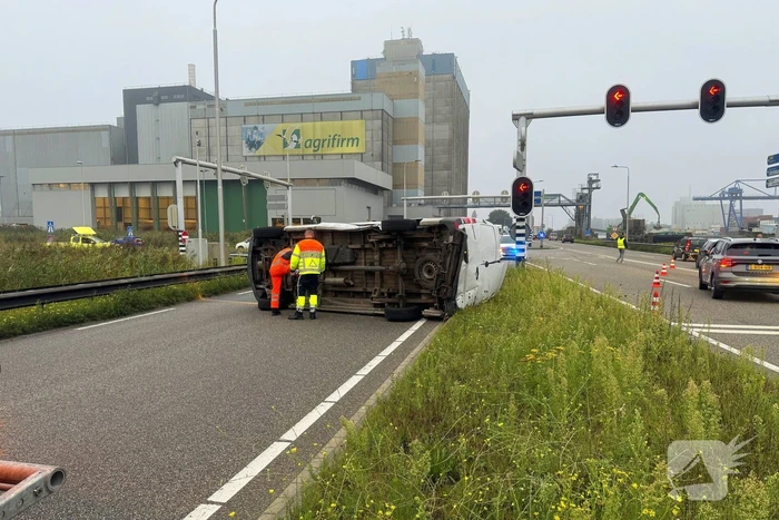 Ambulancedienst ingezet na ongeluk bij snelwegaansluiting
