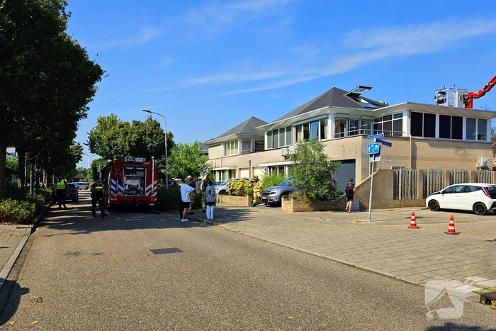 Brand op dak van woning