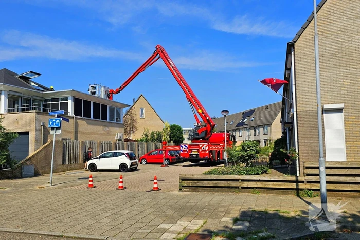 Brand op dak van woning