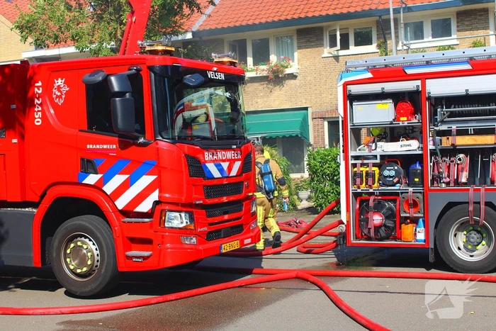 Veel hulpdiensten ingezet voor zeer grote brand