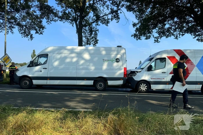 Vier bestelbussen betrokken bij kettingbotsing