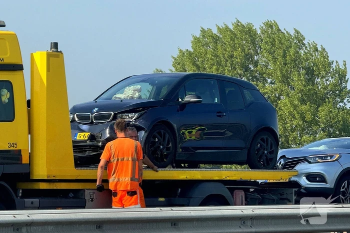 Botsing tussen twee auto's leidt tot vertraging op de snelweg