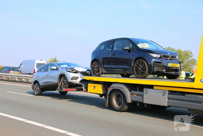 Botsing tussen twee auto's leidt tot vertraging op de snelweg
