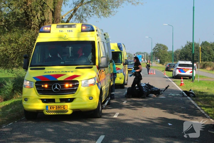 Traumahelikopter ingezet na botsing tussen motor en auto