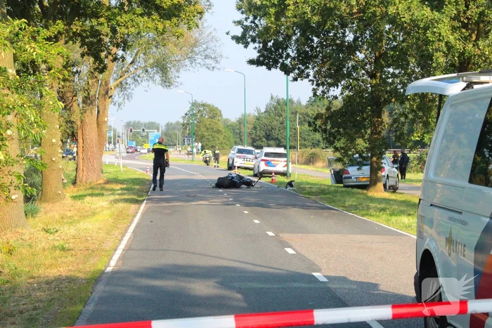 Traumahelikopter ingezet na botsing tussen motor en auto