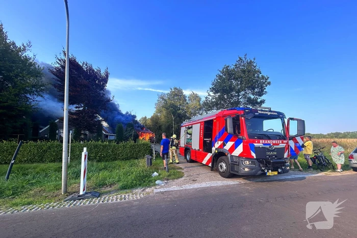 Schuur volledig in brand