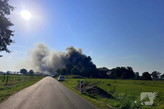 Schuur volledig in brand