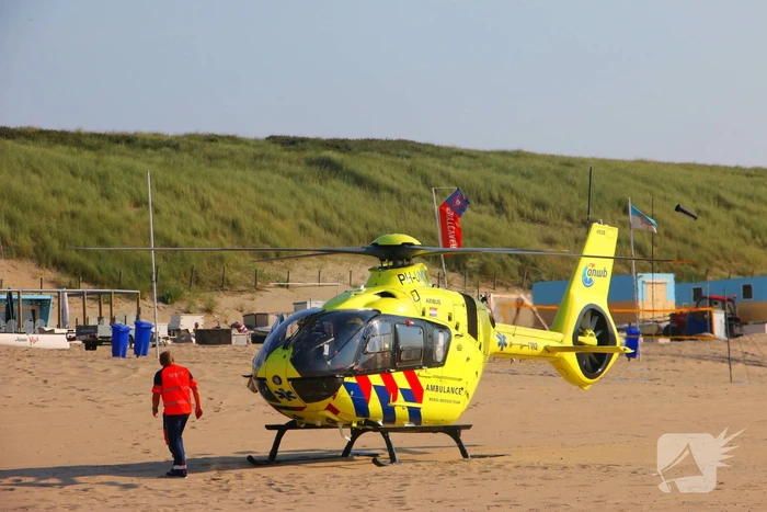 Vier personen in zee in problemen
