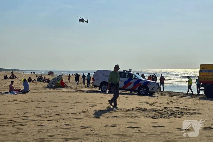 Vier personen in zee in problemen