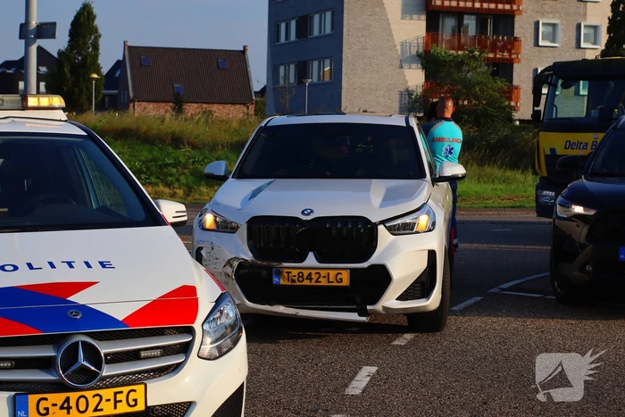 Meerdere personen nagekeken bij aanrijding op rotonde