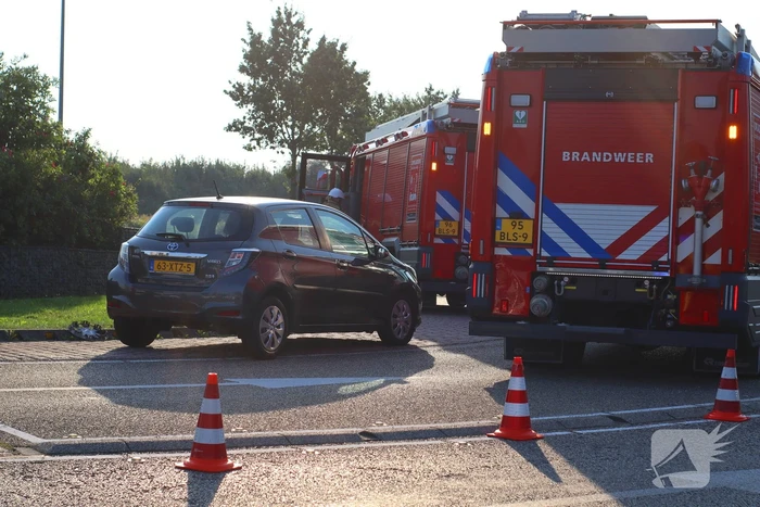 Meerdere personen nagekeken bij aanrijding op rotonde