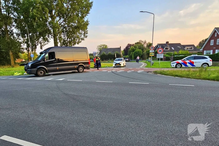 Scooterrijder en bestelbus met elkaar in botsing
