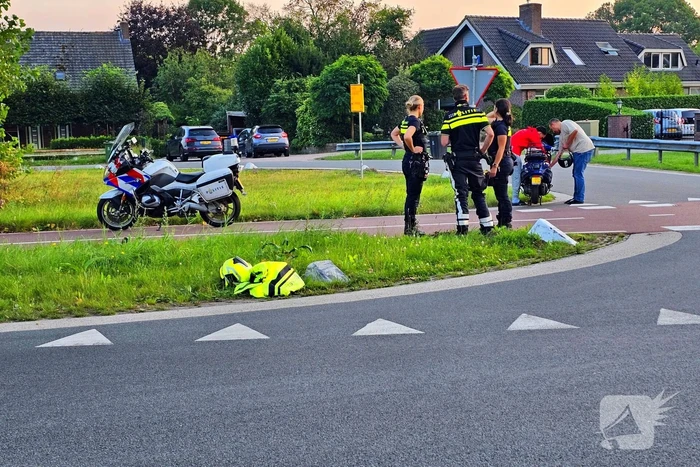 Scooterrijder en bestelbus met elkaar in botsing