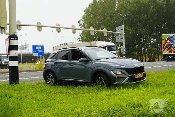 Fietser rijdt door rood en wordt aangereden door personenauto