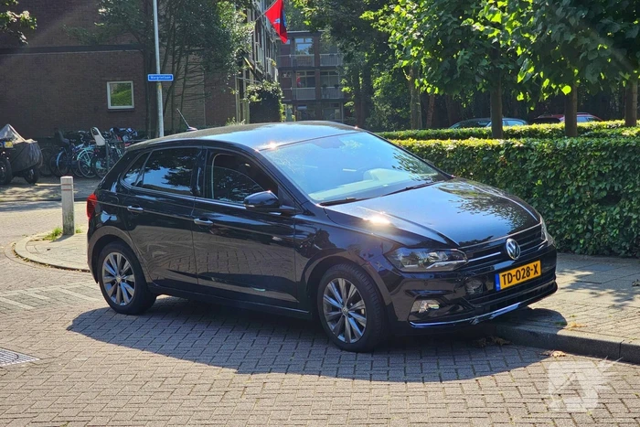 Scooterrijder en automobilist botsen op kruising