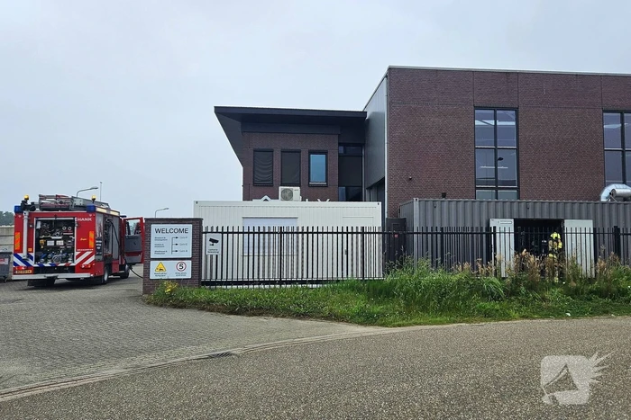 Brand in bijgebouw van industriepand