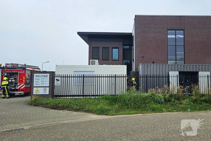 Brand in bijgebouw van industriepand