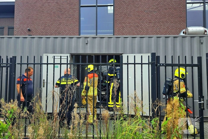 Brand in bijgebouw van industriepand