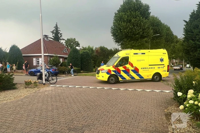 Traumahelikopter landt persoon in machine
