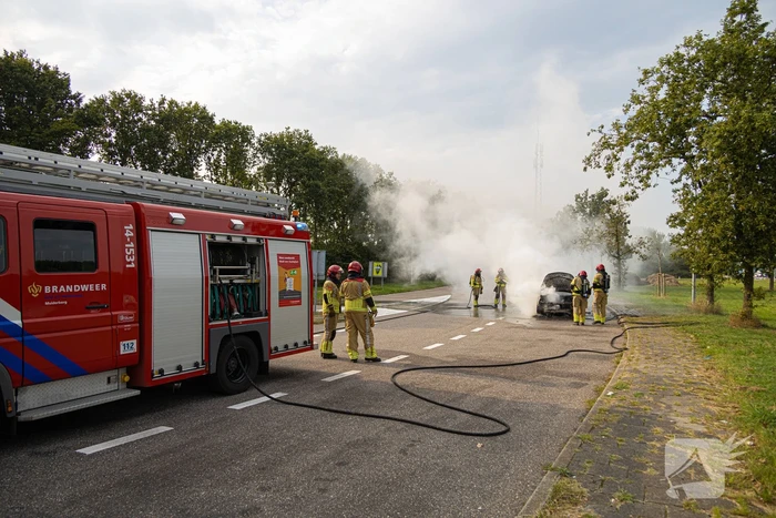 Personenwagen verwoest door brand