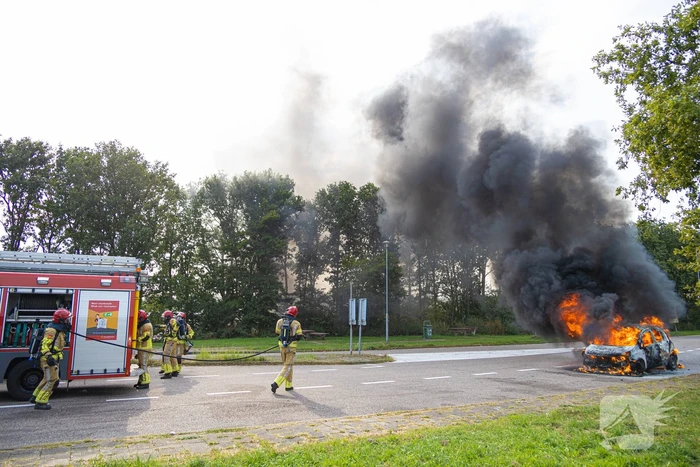 Personenwagen verwoest door brand